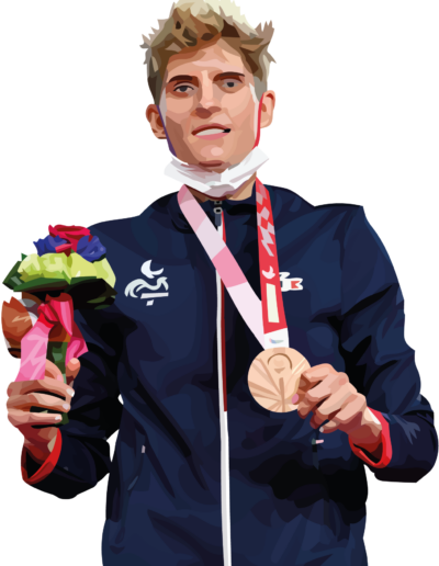 Marie Patouillet avec sa médaille paralympique